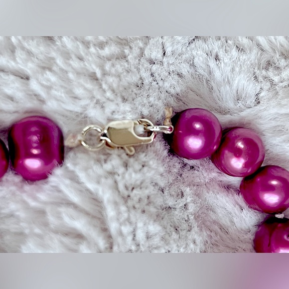 EUC Magenta 🩷💜Freshwater Pearl Necklace 18” - Picture 8 of 16